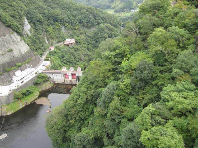 竜神大吊橋から見える小さなダム