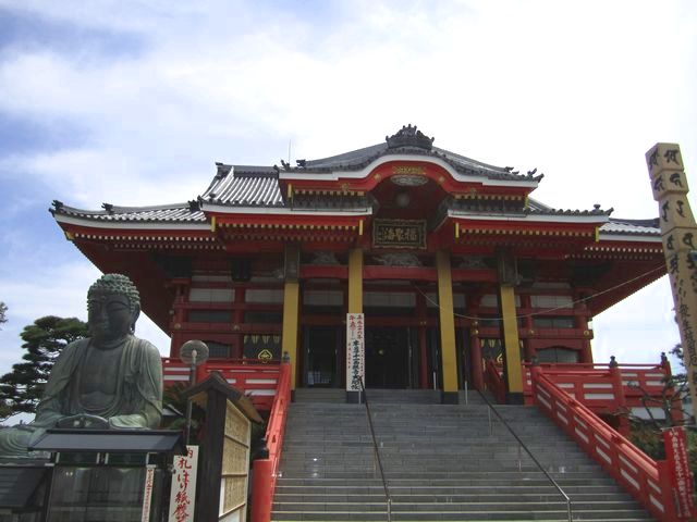 円福寺の本堂と大仏様
