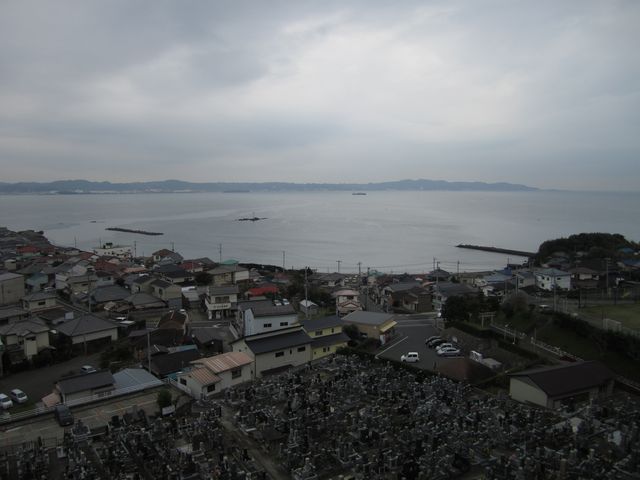 観音堂から望む東京湾と那古船形の町